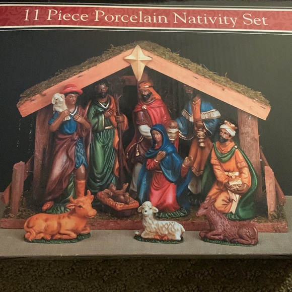 11 piece Porcelain Nativity Set - Picture 12 of 15